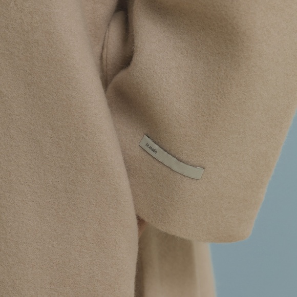 🚫SOLD🚫 Oversize Lapel Woolen with Belt Coat - Picture 5 of 8